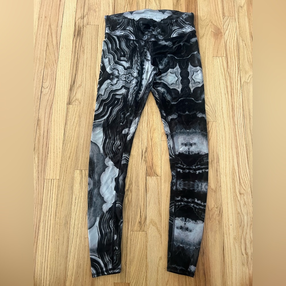 Women Alo workout pants size Medium